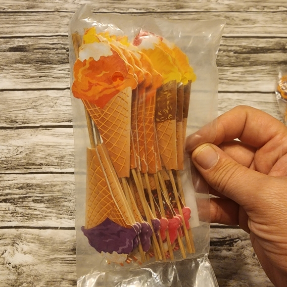 Ice cream cone cupcake picks.  Set of 25. 4 designs. - Picture 3 of 4